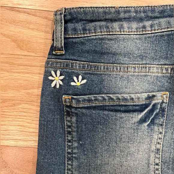 NWOT Desigual Exotic Jeans Flower Embroidery Daisy Floral Design Raw Hem - Picture 9 of 14